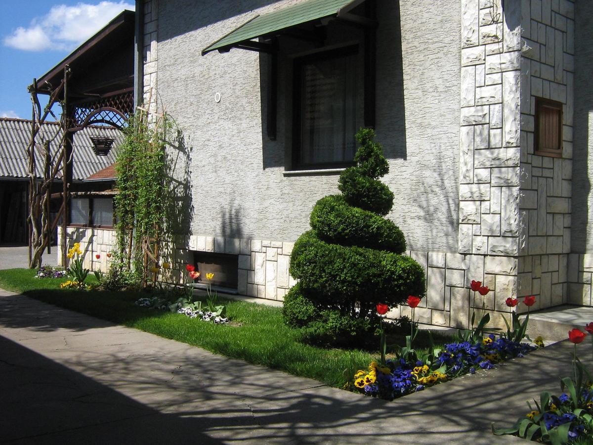 Domacinstvo Opavski Backi Petrovac Exterior photo